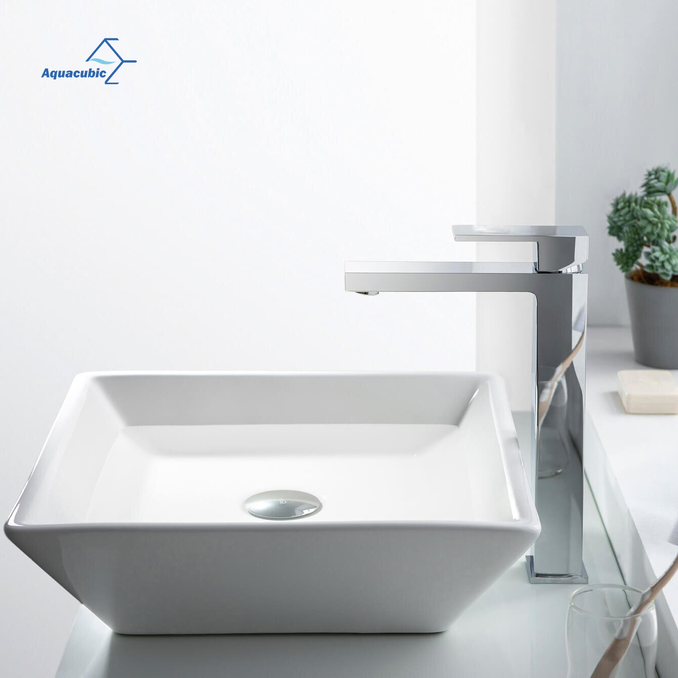 Grand robinet de lavabo de salle de bains chromé